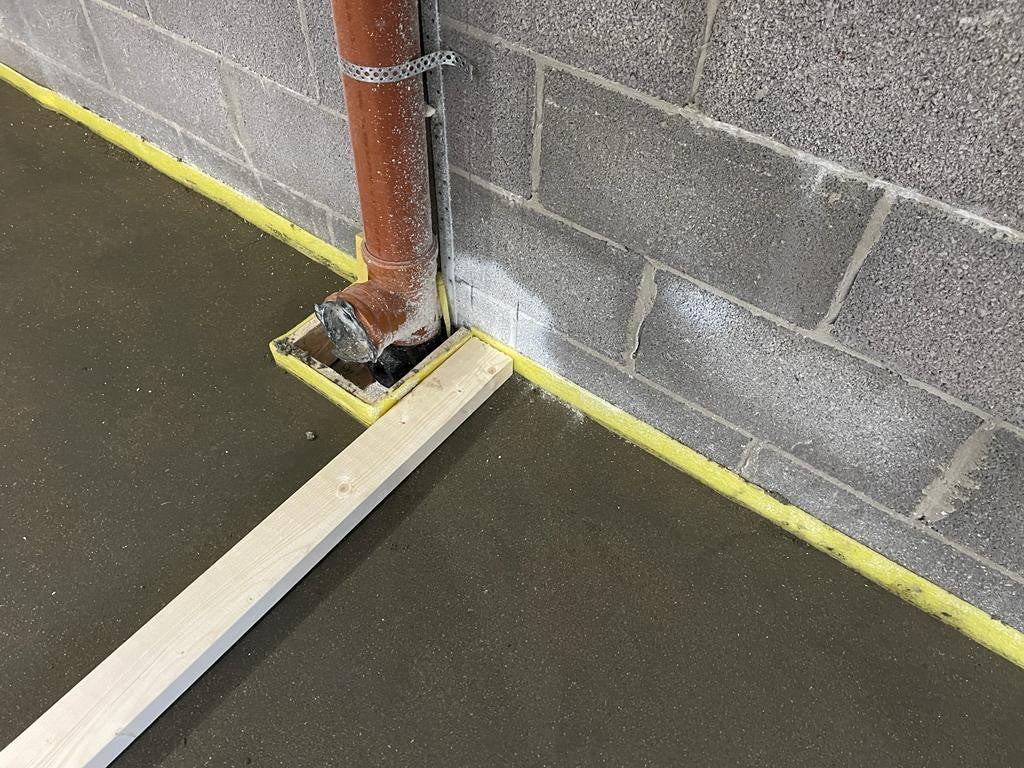 dB RD Flanking 50m Strip Installed along the perimeter before installing screed onto dB FFR 